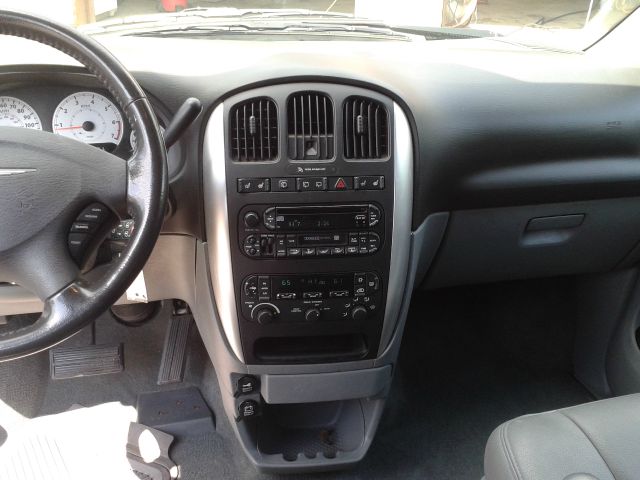 2006 Chrysler Town and Country 3.5