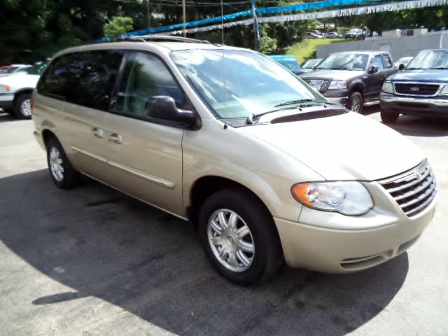 2006 Chrysler Town and Country 3.5