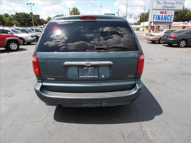 2006 Chrysler Town and Country Unknown