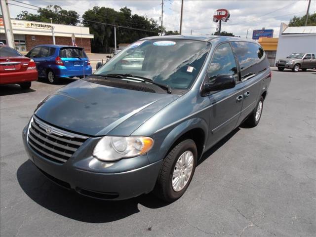 2006 Chrysler Town and Country Unknown