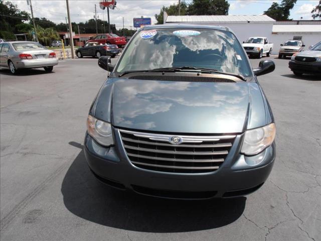 2006 Chrysler Town and Country Unknown