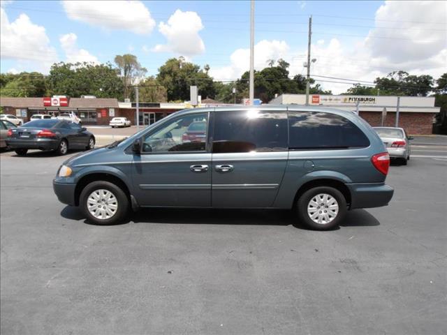 2006 Chrysler Town and Country Unknown