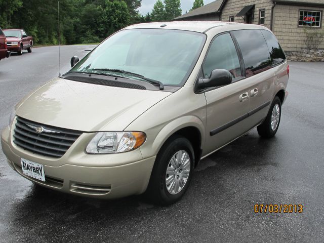 2006 Chrysler Town and Country Base