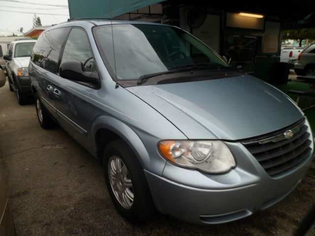 2006 Chrysler Town and Country 3.5