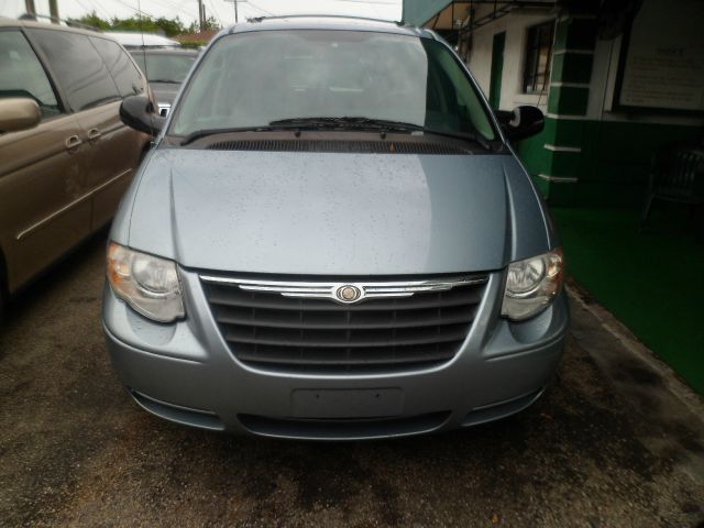 2006 Chrysler Town and Country 3.5