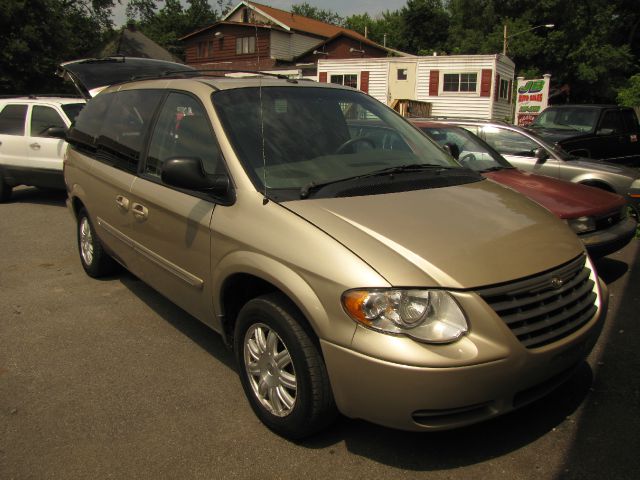 2006 Chrysler Town and Country 3.5