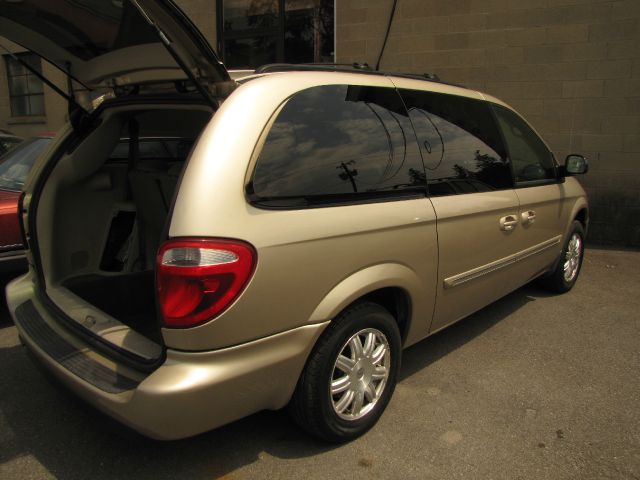 2006 Chrysler Town and Country 3.5