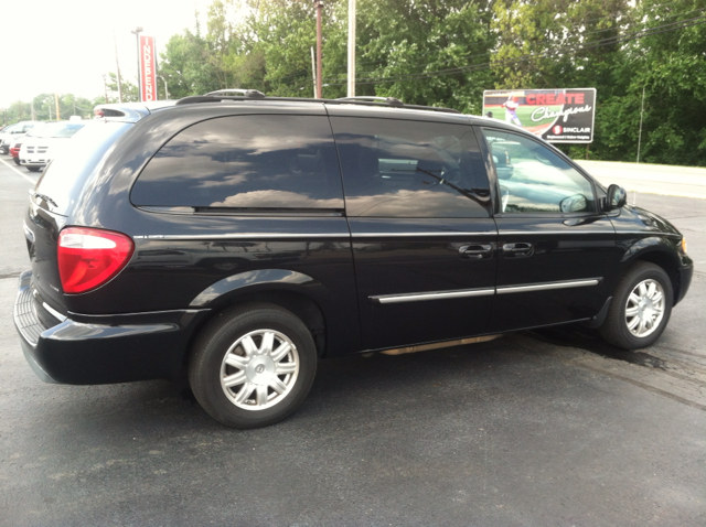 2006 Chrysler Town and Country 3.5