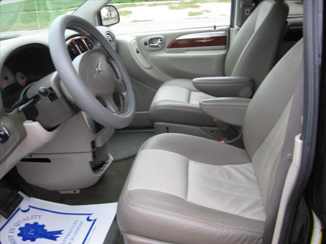 2006 Chrysler Town and Country 3.5