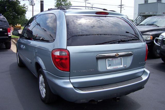 2006 Chrysler Town and Country 3.5