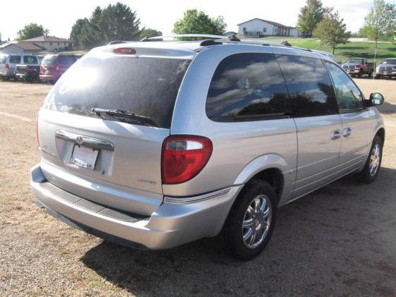 2006 Chrysler Town and Country SLT 25