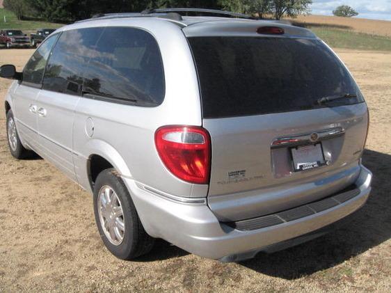 2006 Chrysler Town and Country SLT 25