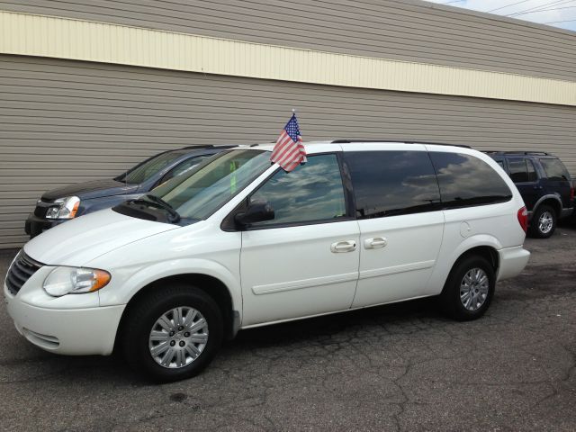 2006 Chrysler Town and Country Elk Conversion Van