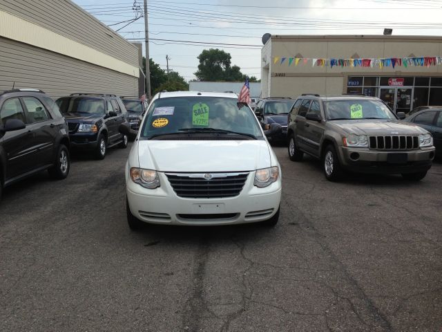 2006 Chrysler Town and Country Elk Conversion Van