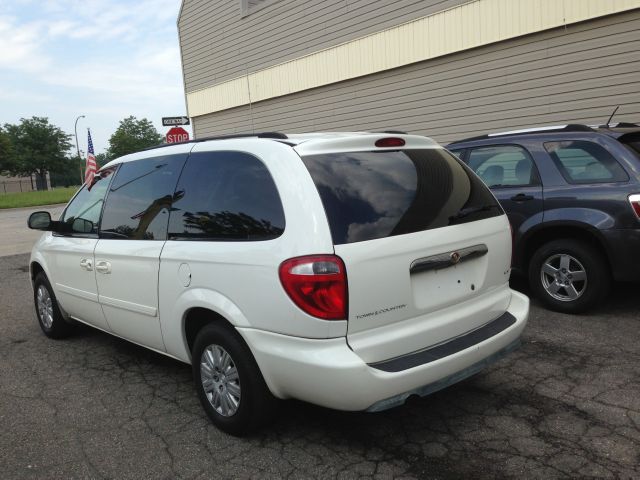 2006 Chrysler Town and Country Elk Conversion Van