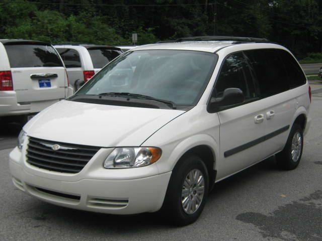 2006 Chrysler Town and Country Base