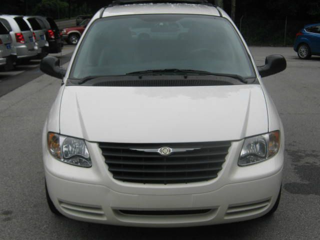 2006 Chrysler Town and Country Base