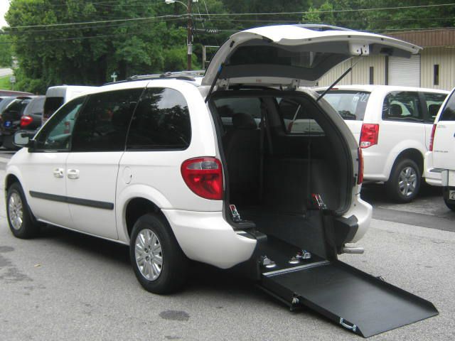 2006 Chrysler Town and Country Base