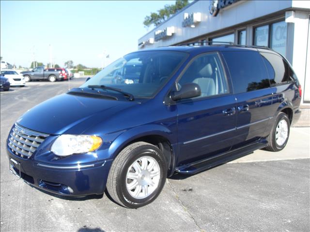 2006 Chrysler Town and Country 3.5