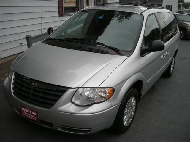 2006 Chrysler Town and Country Elk Conversion Van