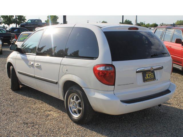 2006 Chrysler Town and Country Unknown