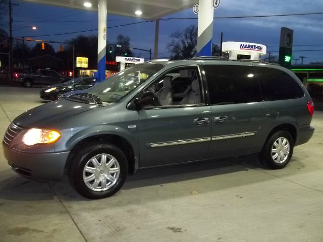 2006 Chrysler Town and Country 3.5