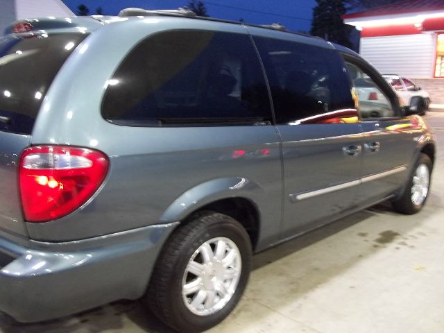 2006 Chrysler Town and Country 3.5