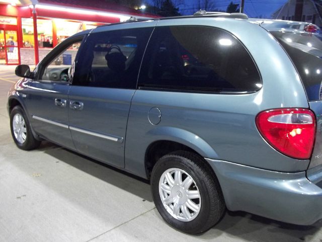 2006 Chrysler Town and Country 3.5