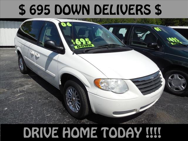 2006 Chrysler Town and Country Unknown