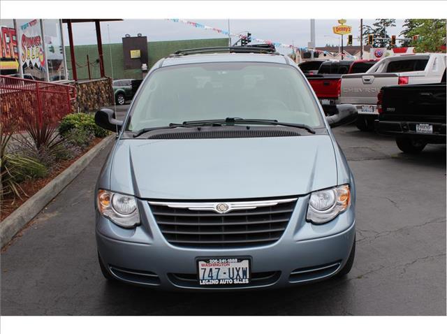 2006 Chrysler Town and Country SL Regular Cab 2WD