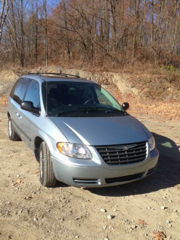 2006 Chrysler Town and Country Base