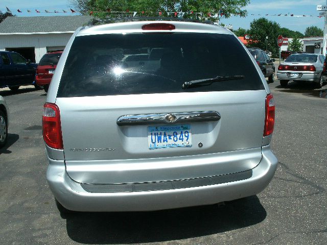 2006 Chrysler Town and Country Base