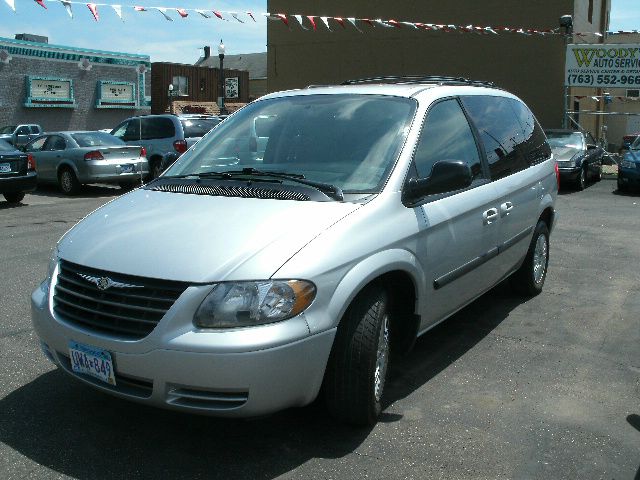 2006 Chrysler Town and Country Base