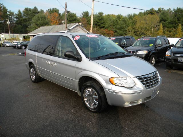 2006 Chrysler Town and Country SLT 25