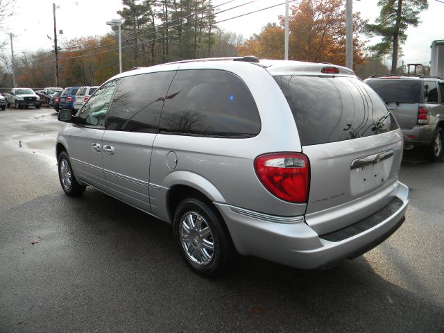 2006 Chrysler Town and Country SLT 25