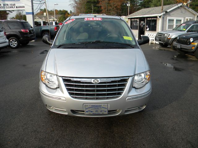 2006 Chrysler Town and Country SLT 25