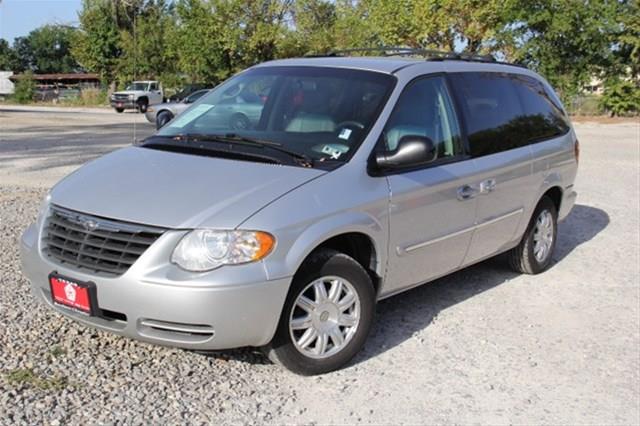 2006 Chrysler Town and Country 3.5