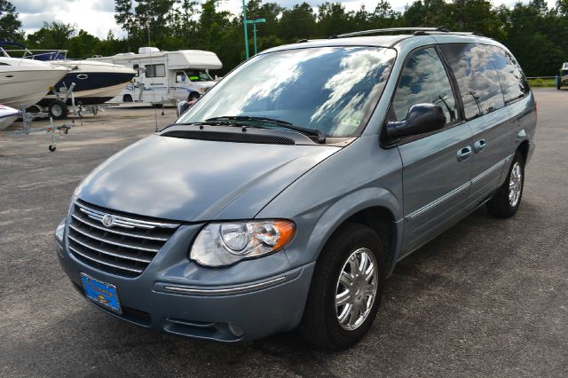 2006 Chrysler Town and Country SLT 25