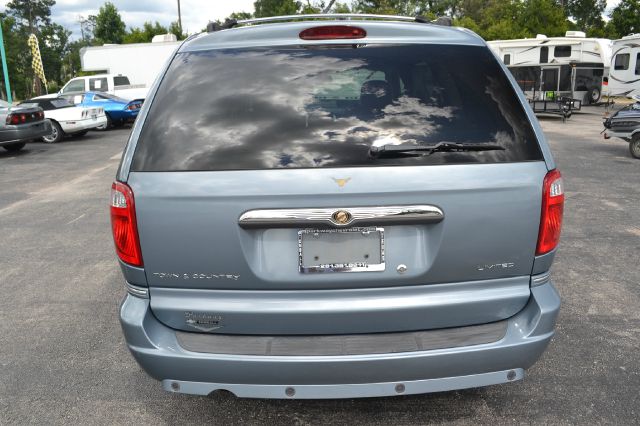 2006 Chrysler Town and Country SLT 25