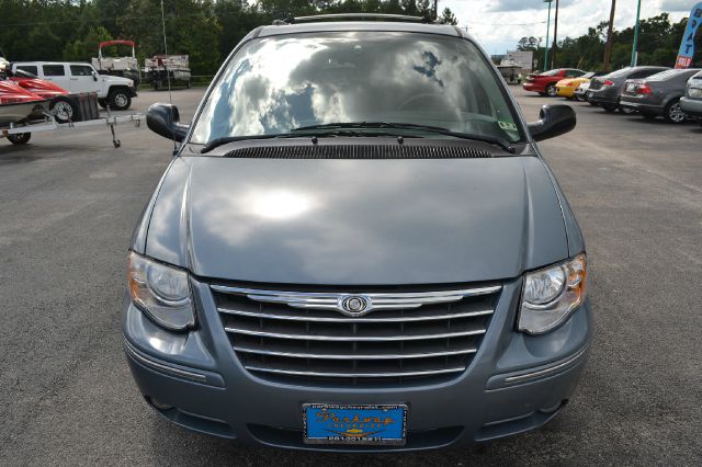 2006 Chrysler Town and Country SLT 25