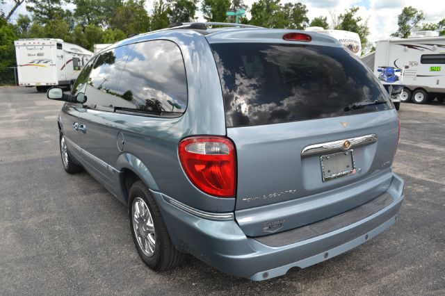 2006 Chrysler Town and Country SLT 25