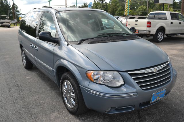 2006 Chrysler Town and Country SLT 25