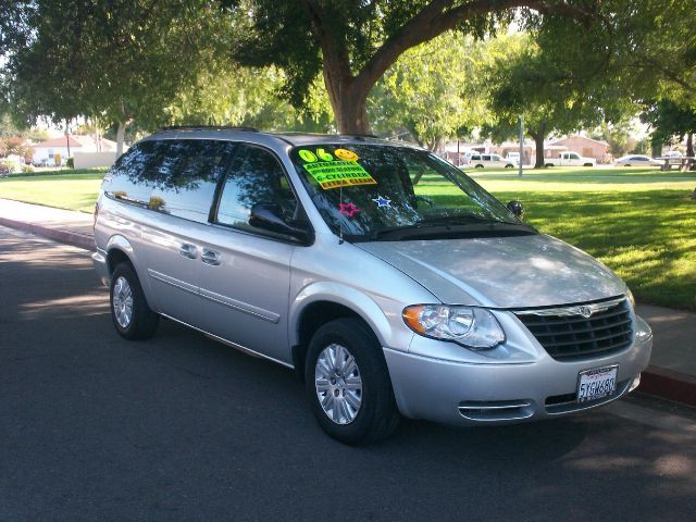 2006 Chrysler Town and Country Elk Conversion Van