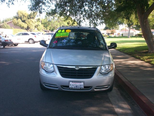 2006 Chrysler Town and Country Elk Conversion Van