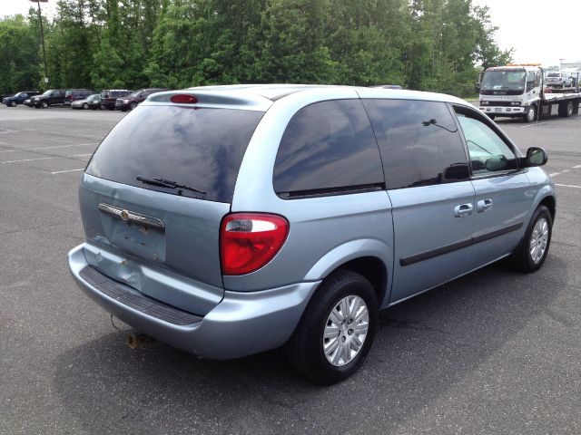 2006 Chrysler Town and Country Base