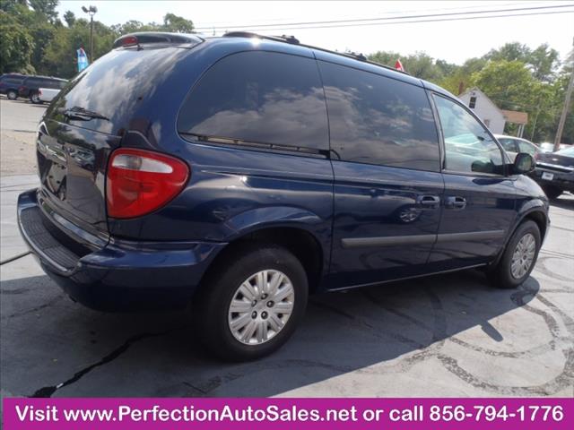 2006 Chrysler Town and Country Base