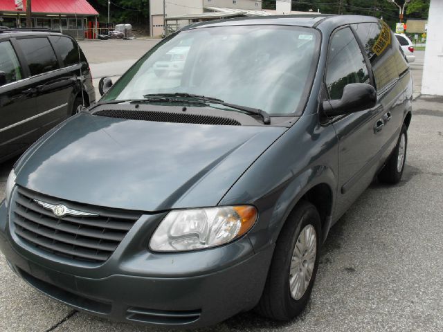 2006 Chrysler Town and Country Base