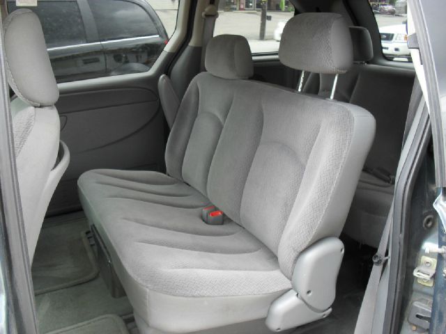 2006 Chrysler Town and Country Base