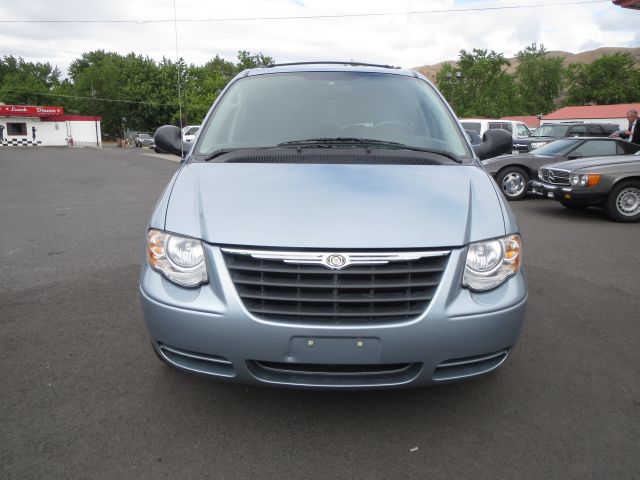 2006 Chrysler Town and Country 3.5