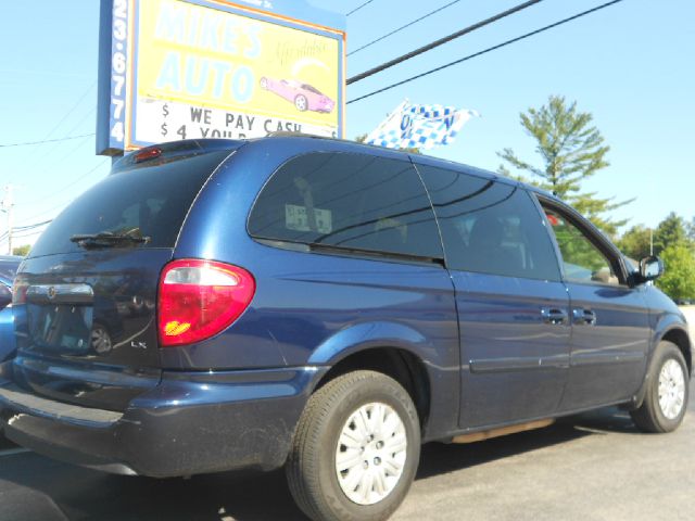 2006 Chrysler Town and Country Elk Conversion Van